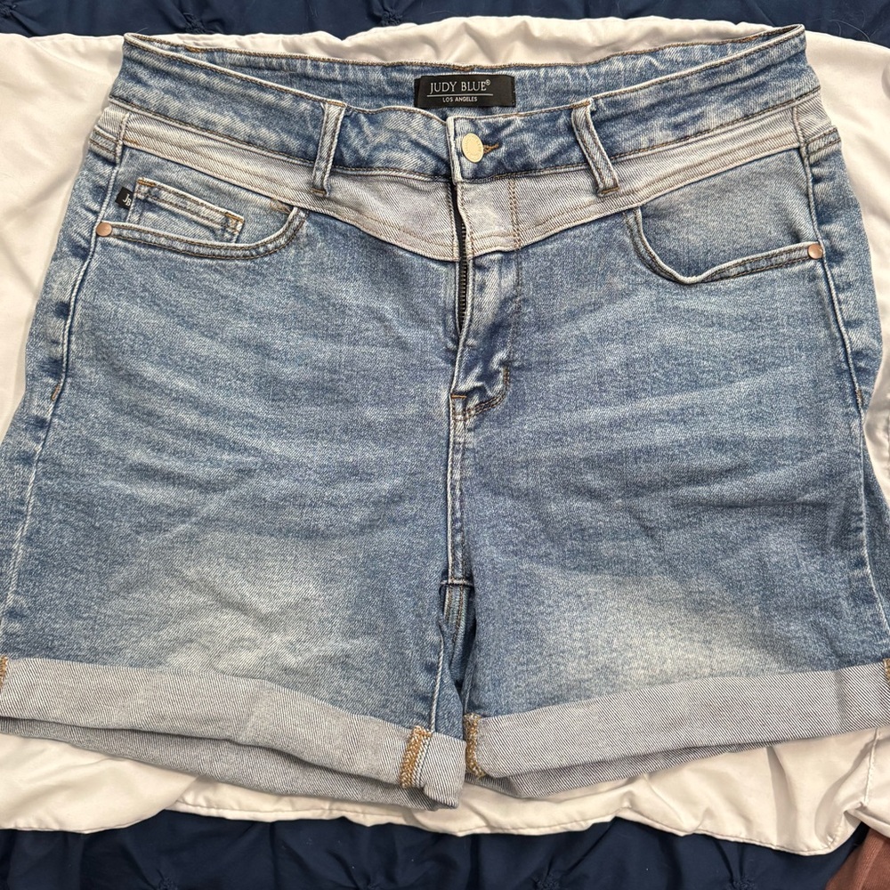 Judy Blue High Rise Cuffed Denim Shorts 1XL Light Acid Wash